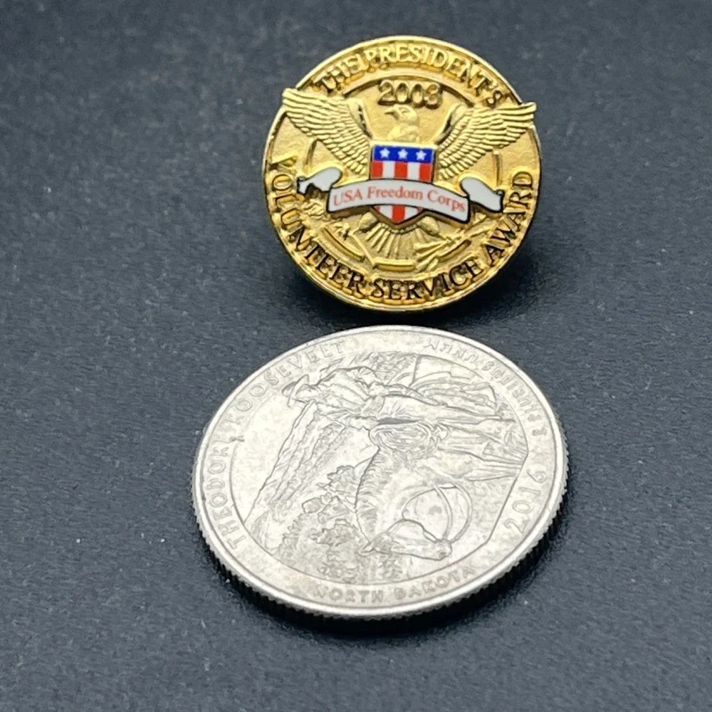 The‎ President's Volunteer Service Award USA Freedom Corps 2003 Lapel Hat Pin